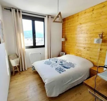 Duplex, 110m2, 7 Minutes Des Pistes, 8 Couchages, Belle Vue Sur Les Montagnes, Cheminee *